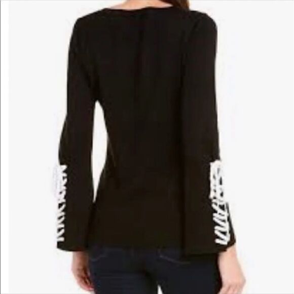 Premise Studio Bell-sleeve Sweater in Black - Lyst - Picture 3 of 10